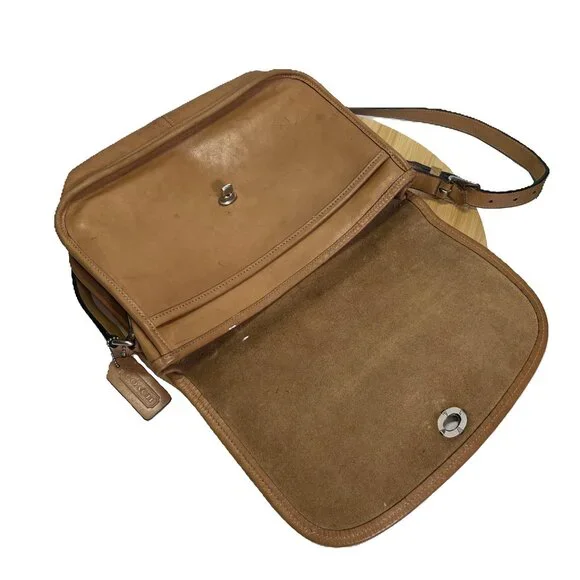 Vintage Coach 9790 City Bag Tan Leather Purse Shoulder Crossbody Brass Kiss Lock - Picture 8 of 13